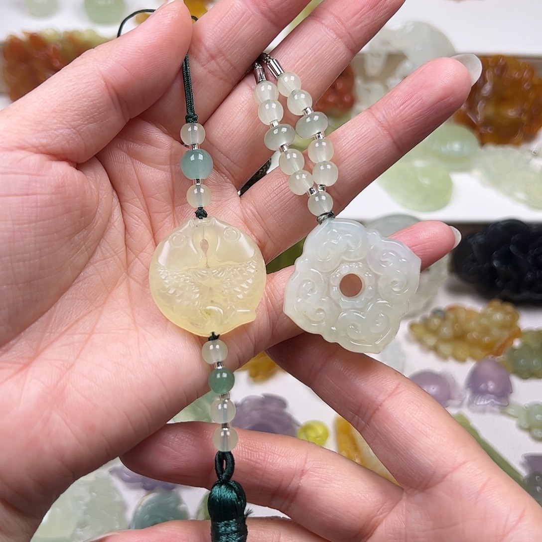 蛇纹石玉未镶嵌颈饰