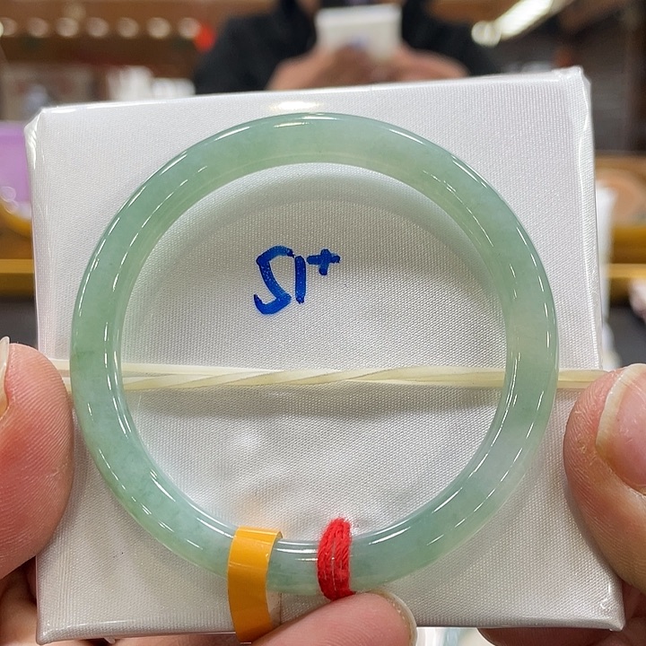 翡翠手镯未镶嵌翡翠