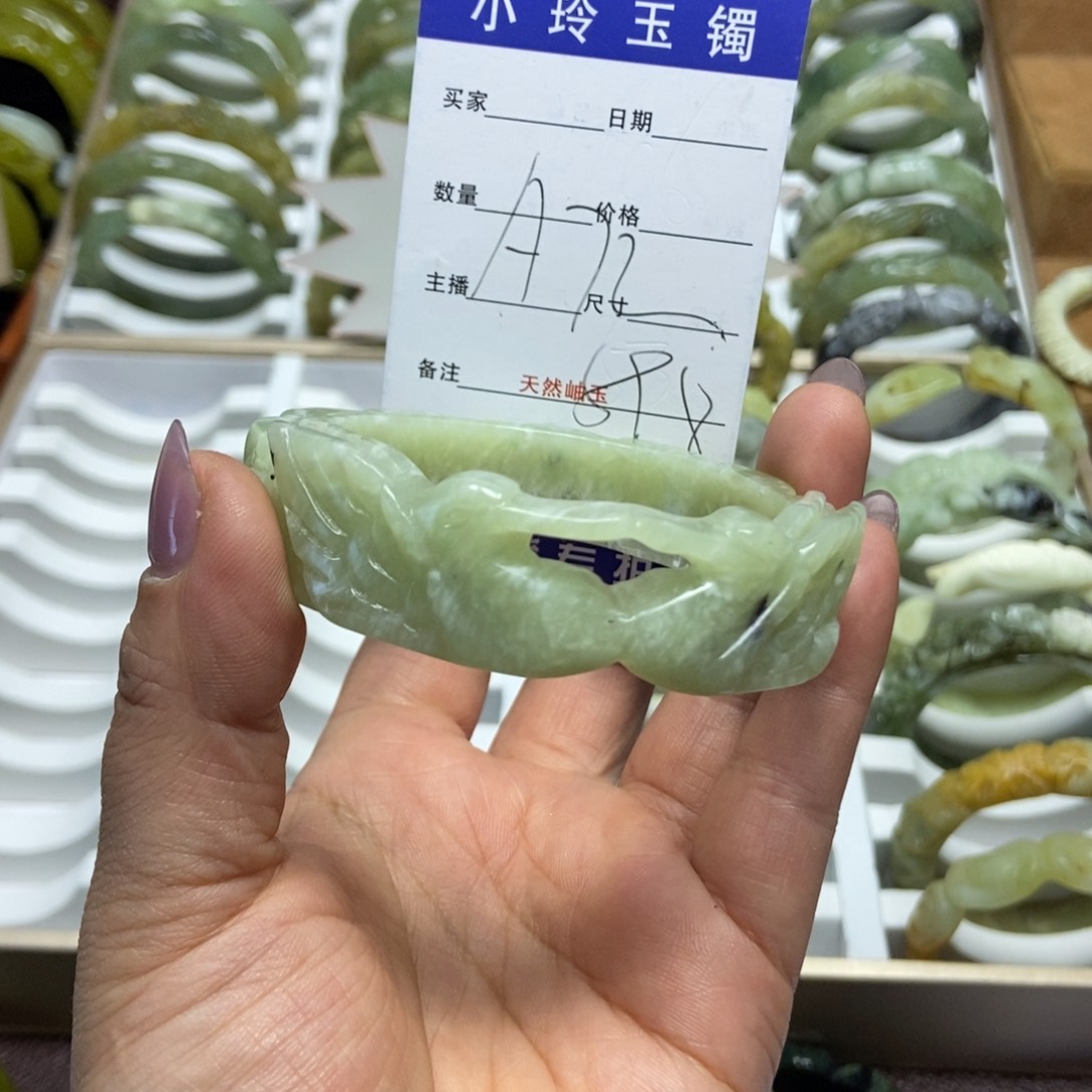 蛇纹石玉手镯未镶嵌