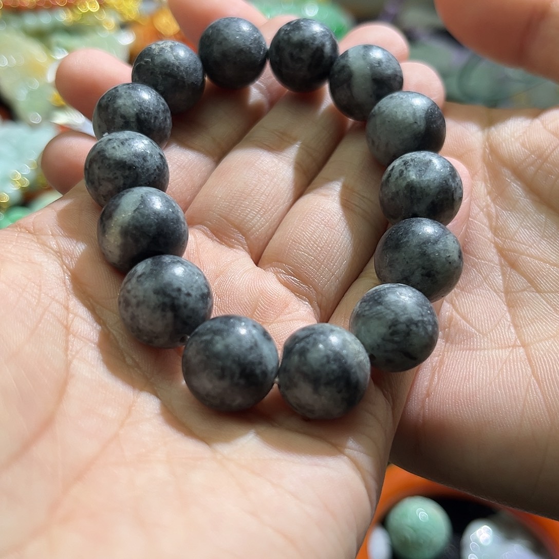 翡翠未镶嵌颈饰待编织