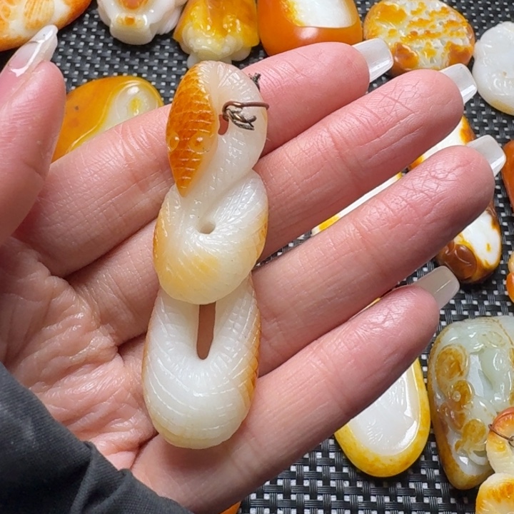 和田玉颈饰未镶嵌