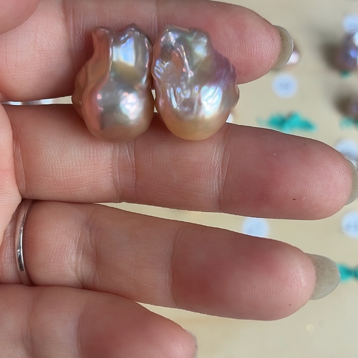 欢***灵淡水珍珠银S925镶嵌耳饰