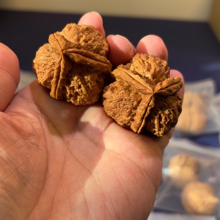 文玩核桃吊坠金棱塔