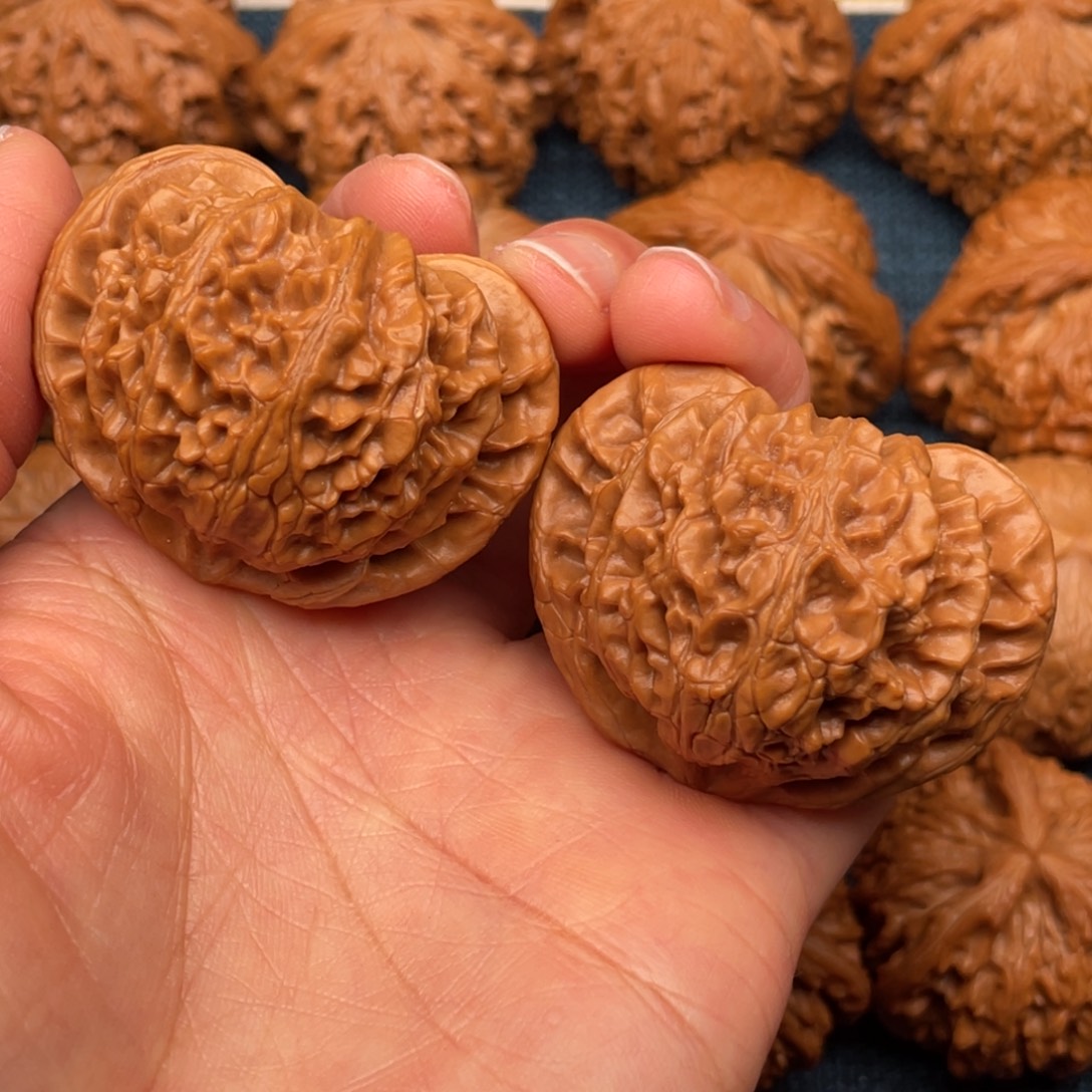 文玩核桃把件45.5全品桃心宫灯42克