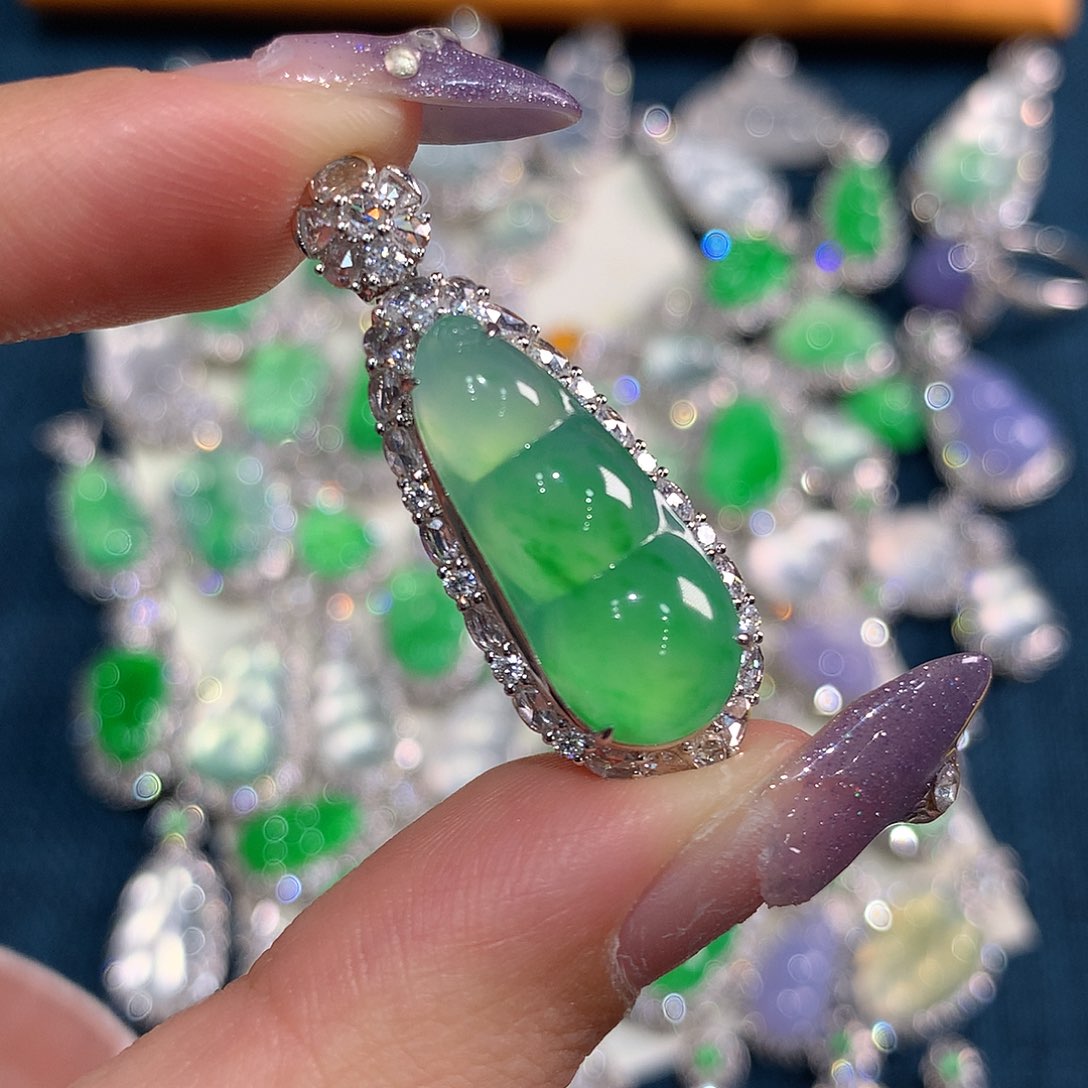 翡翠颈饰18K金镶嵌豆子