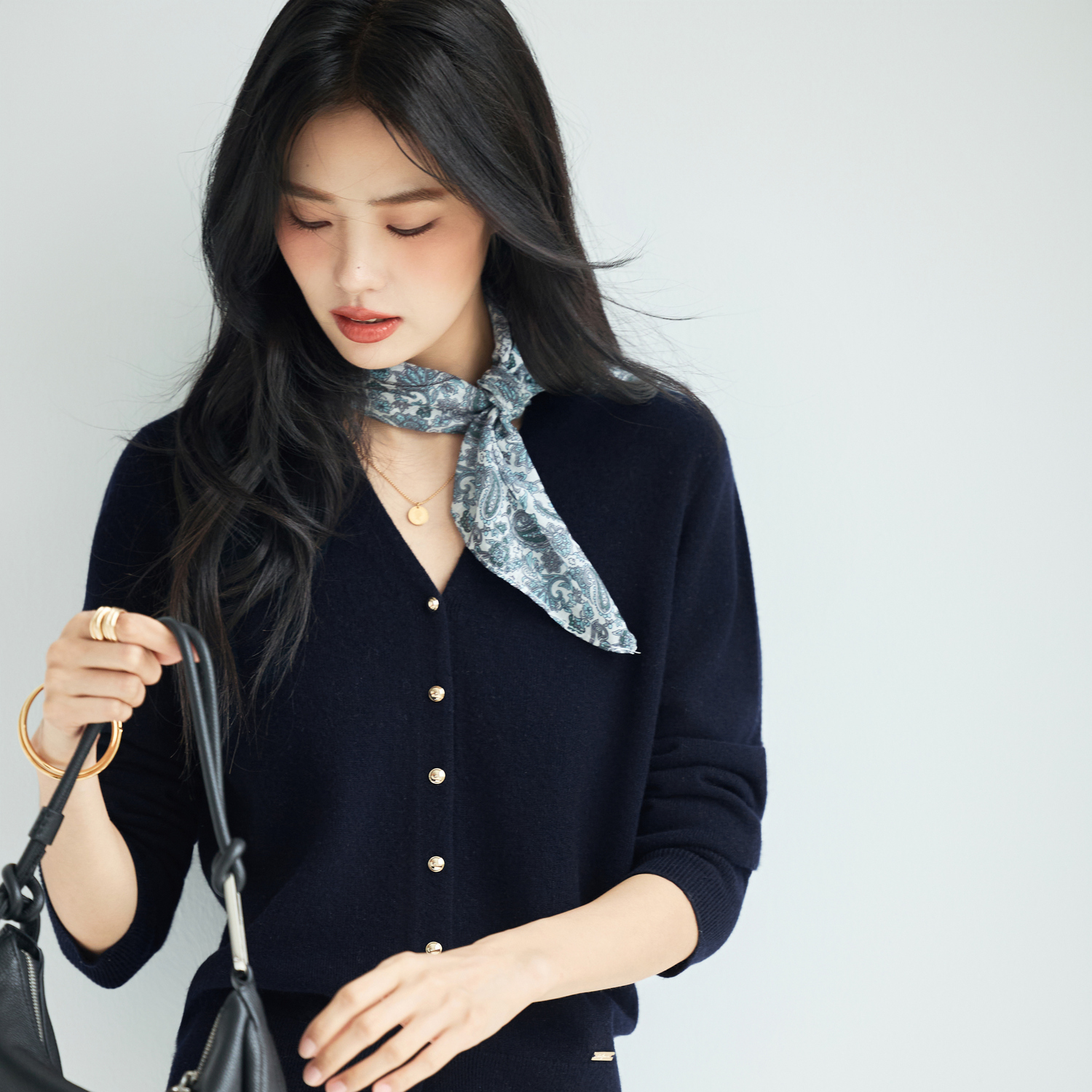 【衣衣专属】伊芙丽V领金属扣针织开衫外套25秋新款1G8931971