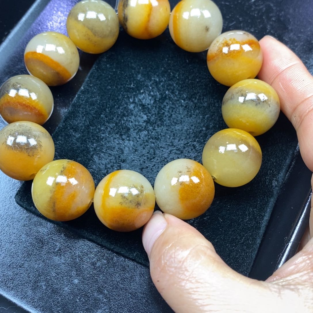 未镶嵌石英质玉（黄龙玉）颈饰