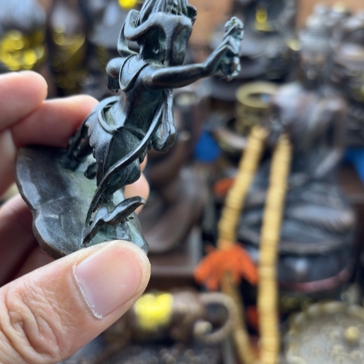 铜器和青铜等器物