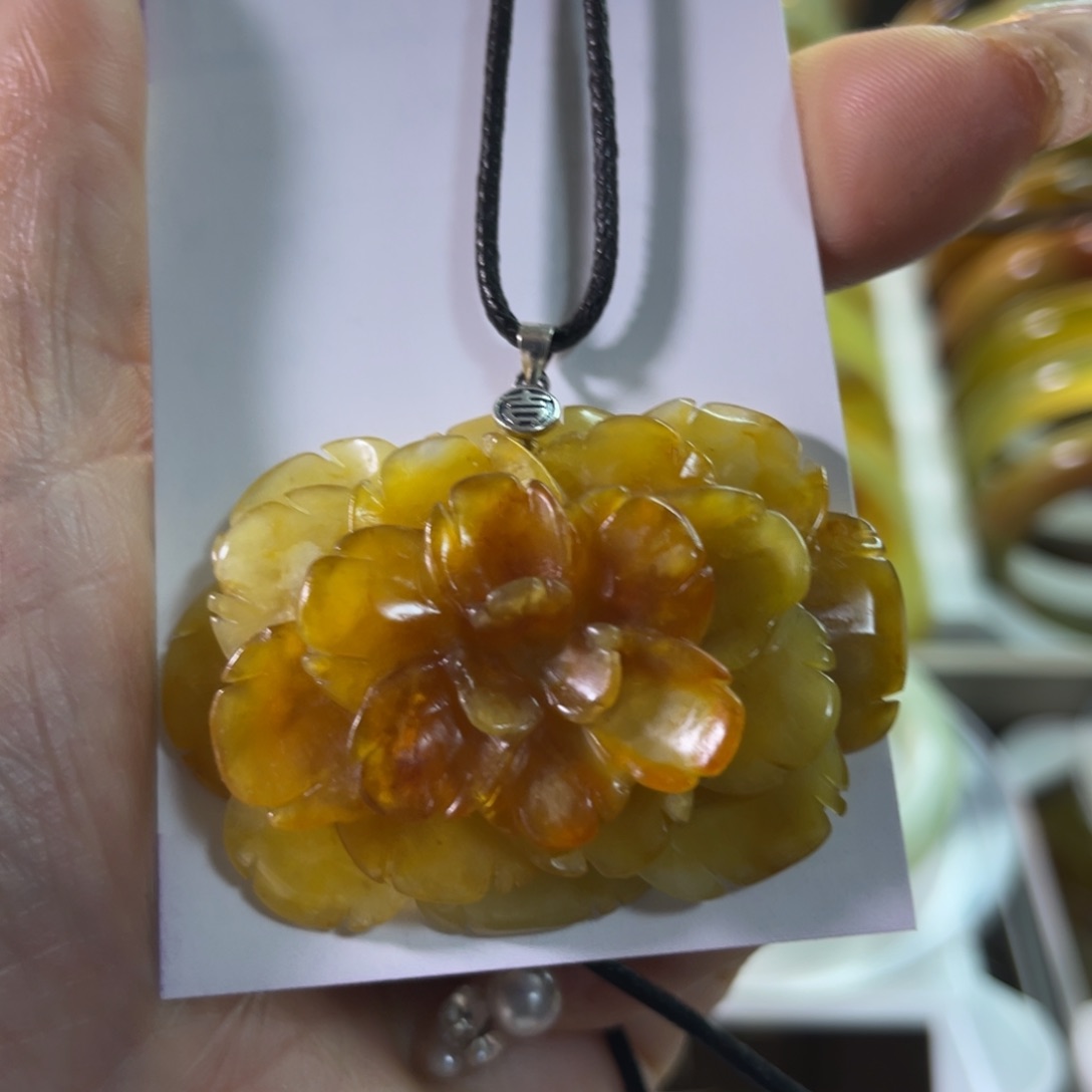 蛇纹石玉未镶嵌吊坠