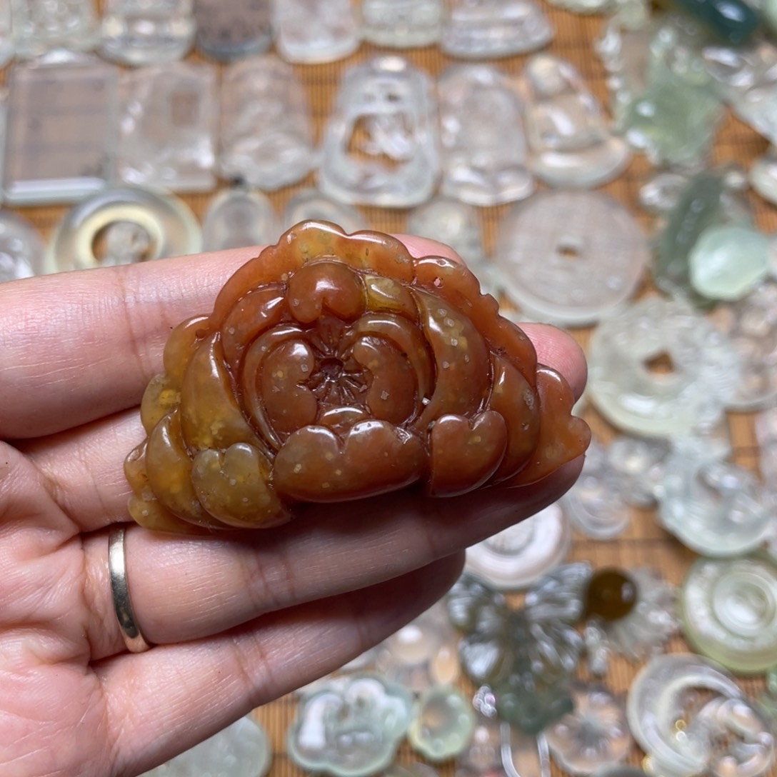 未镶嵌蛇纹石玉颈饰旧**里