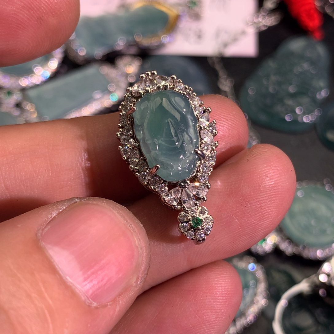 翡翠颈饰未镶嵌貔貅