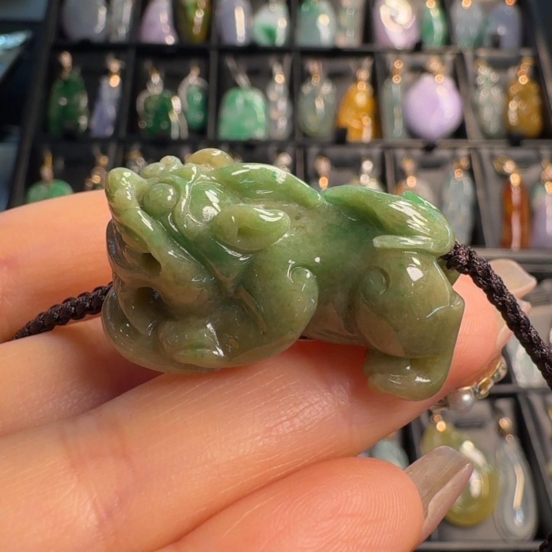 翡翠未镶嵌颈饰貔貅