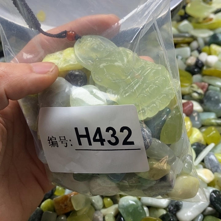 蛇纹石玉鱼缸石未镶嵌