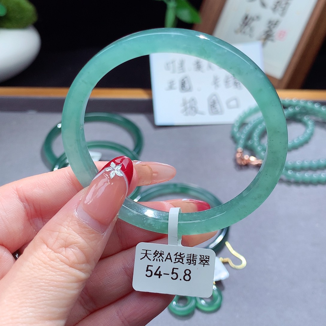 翡翠手镯（圆镯）未镶嵌