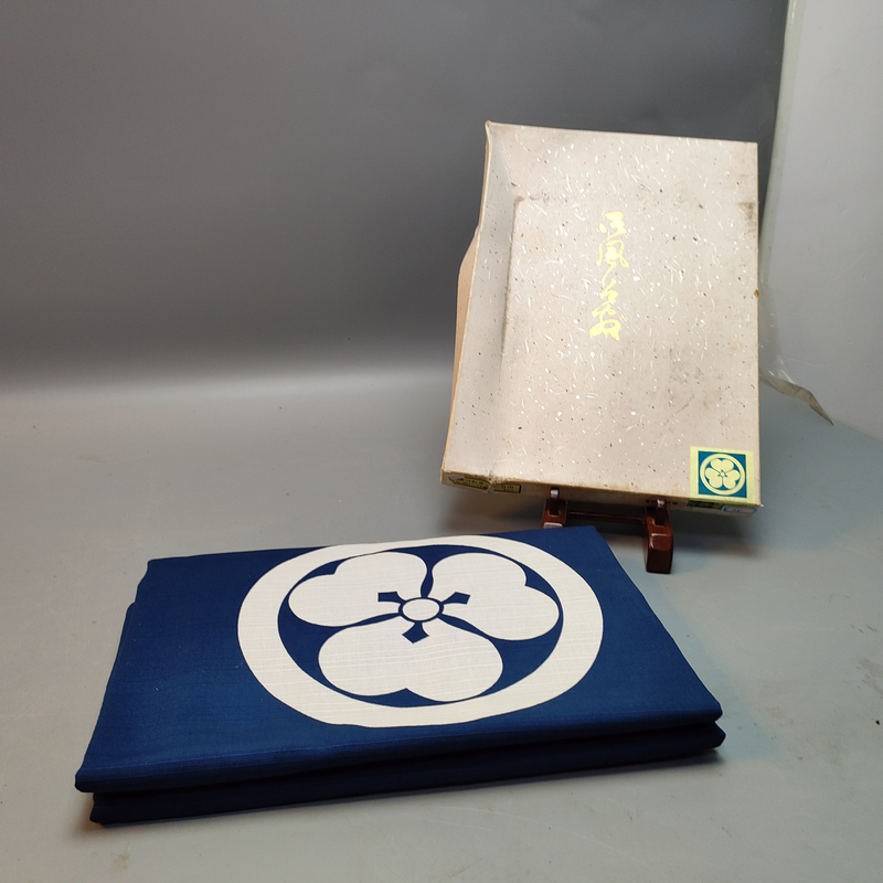 D73深蓝色简约茶巾