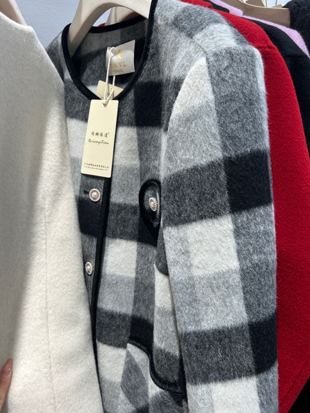 芮娜大衣福利32福福