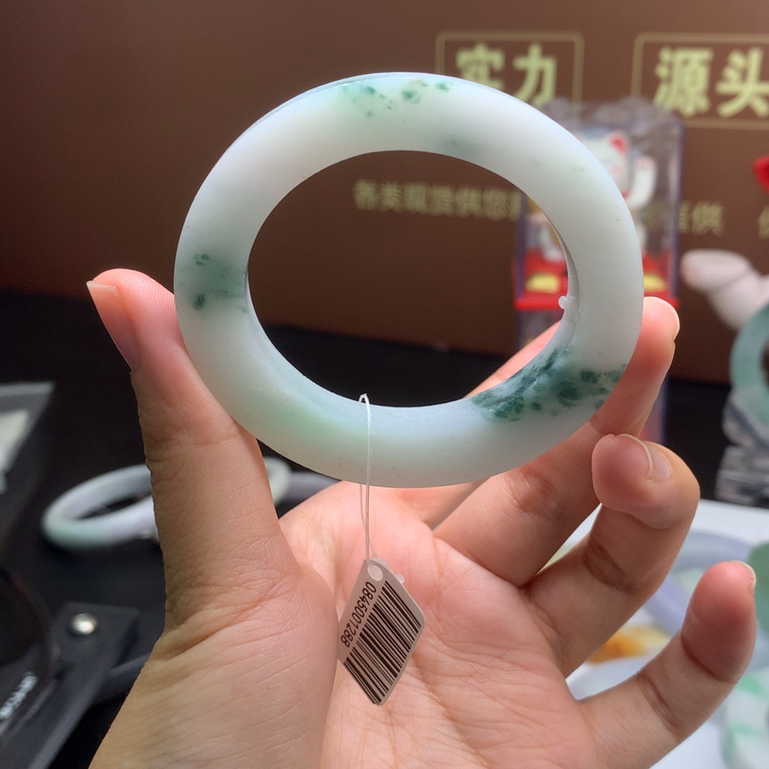 定制翡翠翡翠未镶嵌飘花贵妃