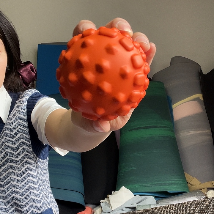 亚麻橡胶橙色筋膜球一个瑕疵的