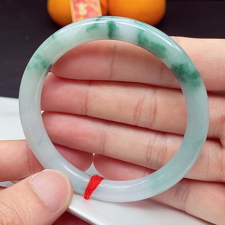 翡翠手镯未镶嵌56圈