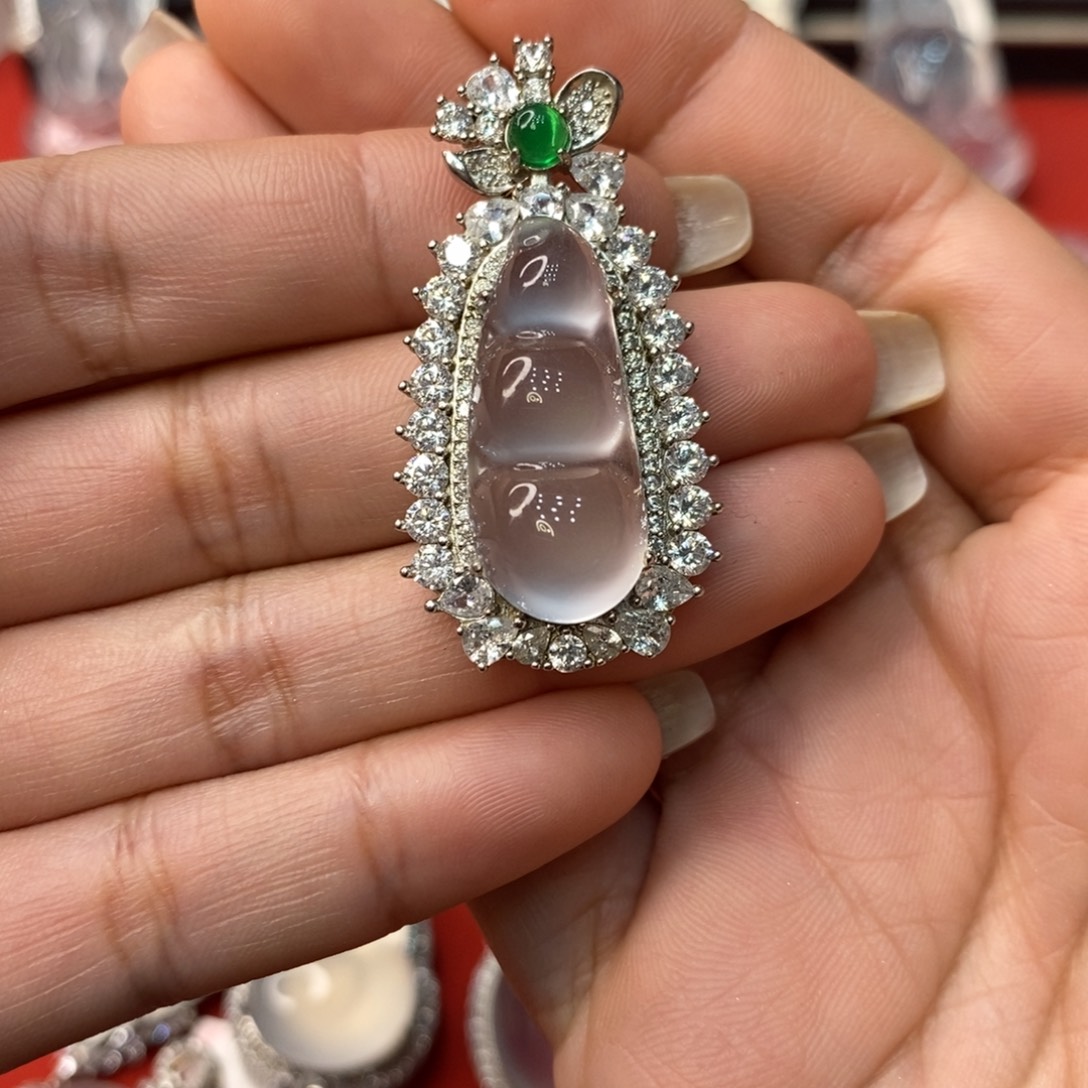 石英质玉未镶嵌吊坠