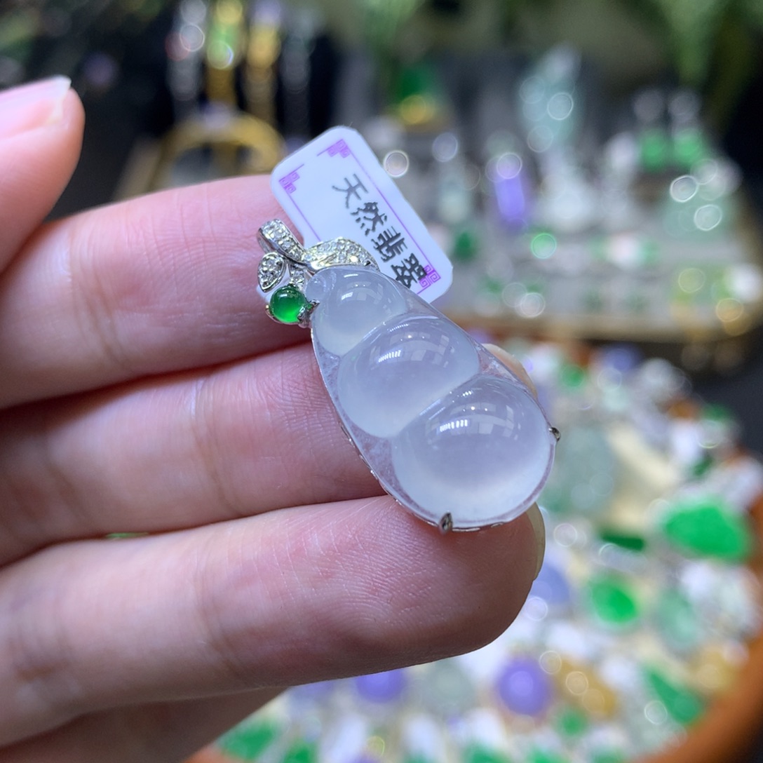 颈饰18K金镶嵌翡翠