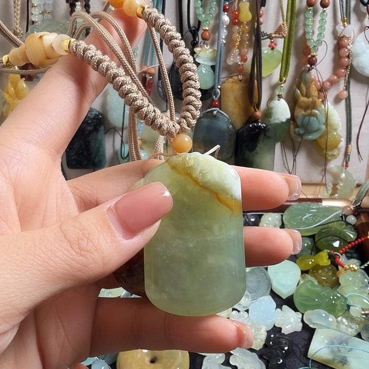 陈****蛇纹石玉合金颈饰