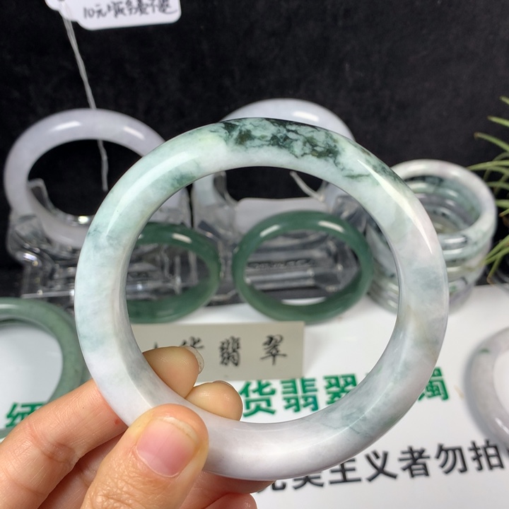 翡翠未镶嵌手镯13号。 61.2圈