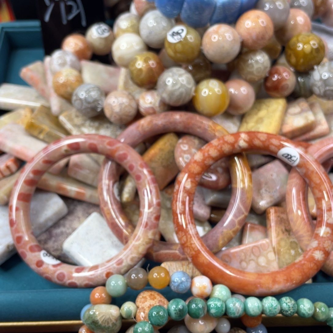 未镶嵌手镯硅化玉