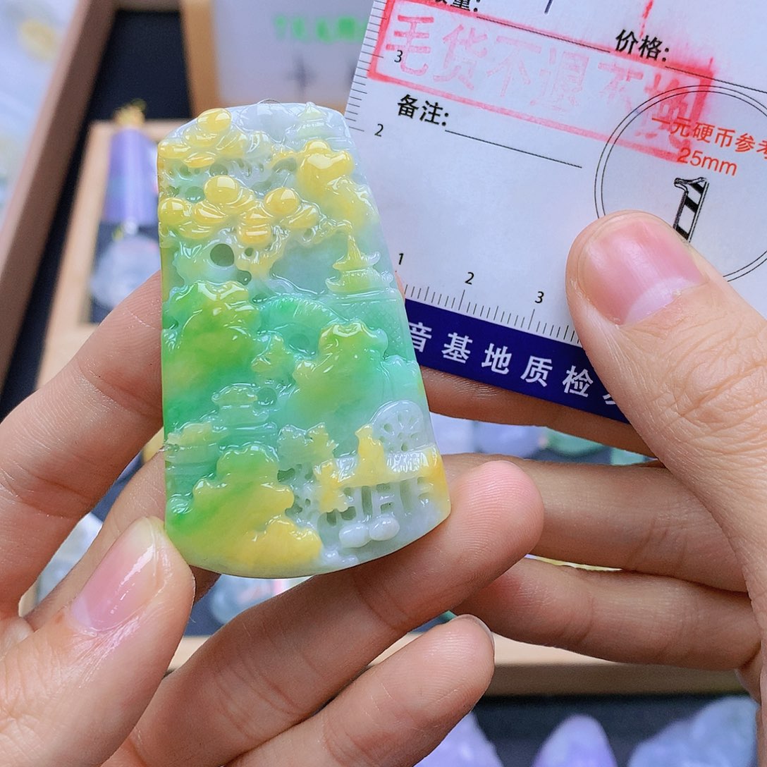 翡翠未镶嵌颈饰翡翠