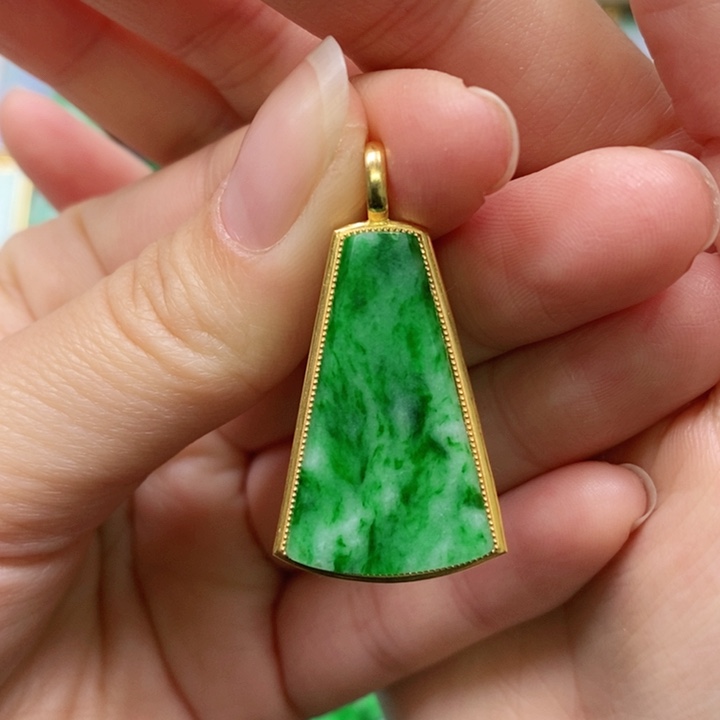 翡翠颈饰未镶嵌吊坠