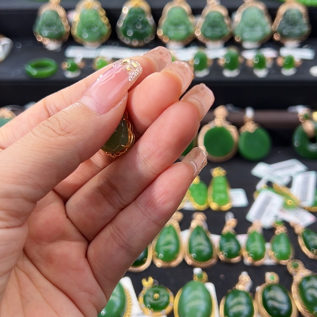 和田玉（碧玉）18K金镶嵌颈饰