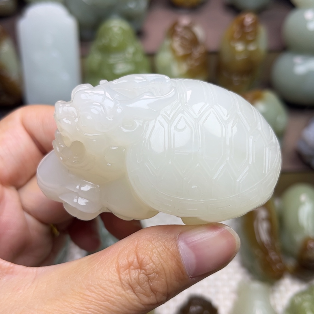 和田玉未镶嵌把件