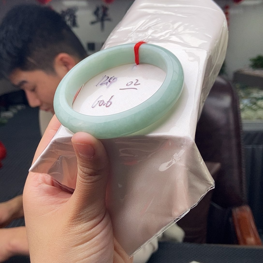 翡翠手镯未镶嵌拍一发一