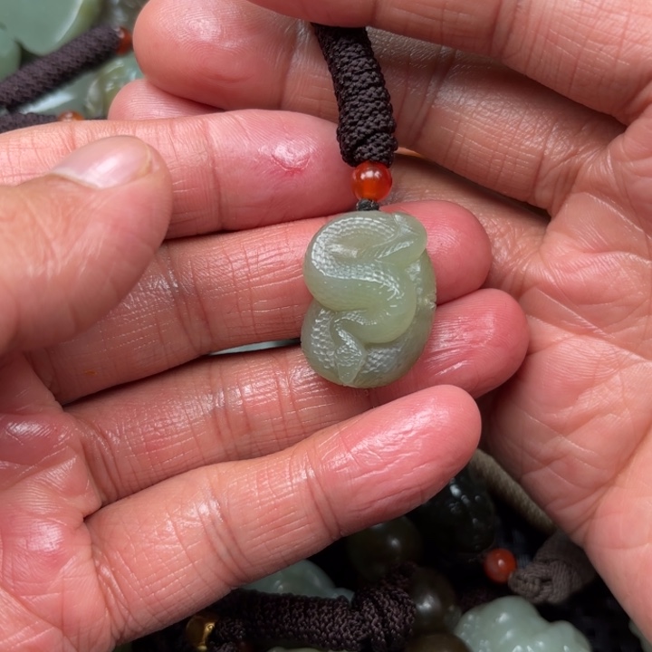 和田玉吊坠未镶嵌