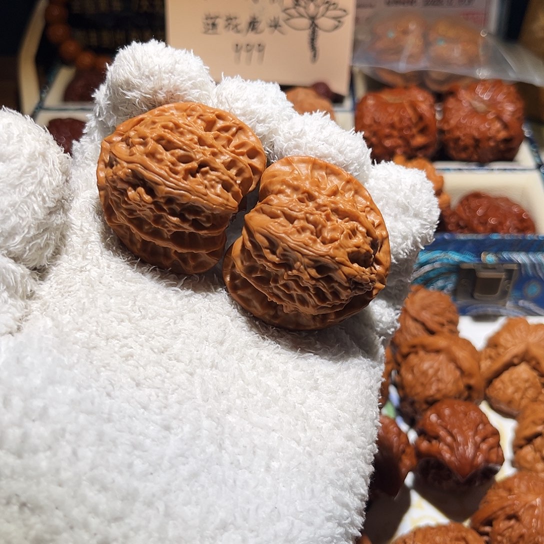 山***里吊坠文玩核桃三角白