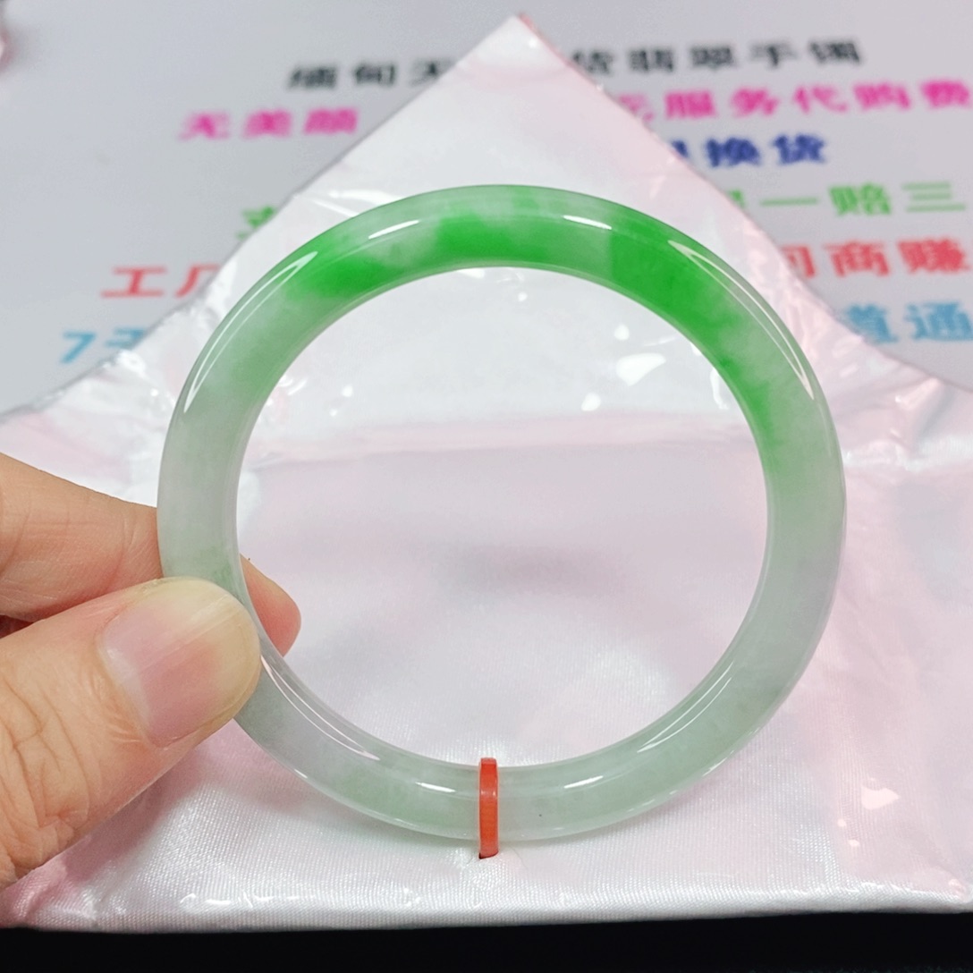 翡翠手镯未镶嵌54圈口圆条