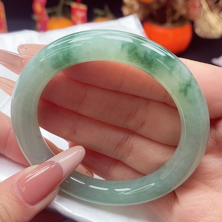 翡翠手镯未镶嵌53圈