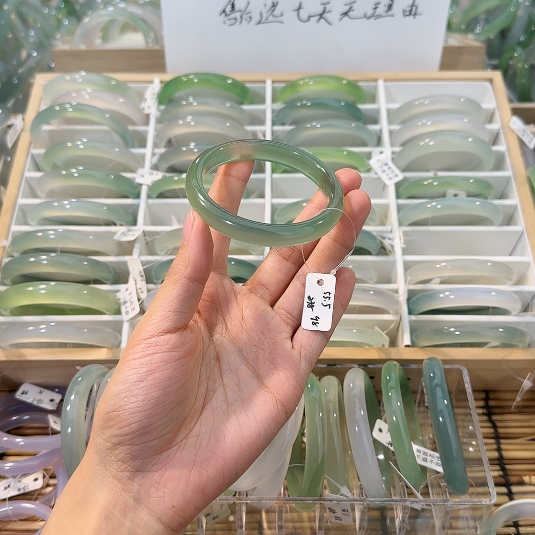 玛瑙/玉髓未镶嵌手镯圈口55.5