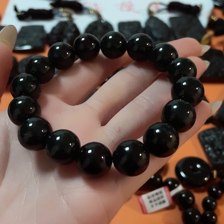 翡翠颈饰未镶嵌平***林