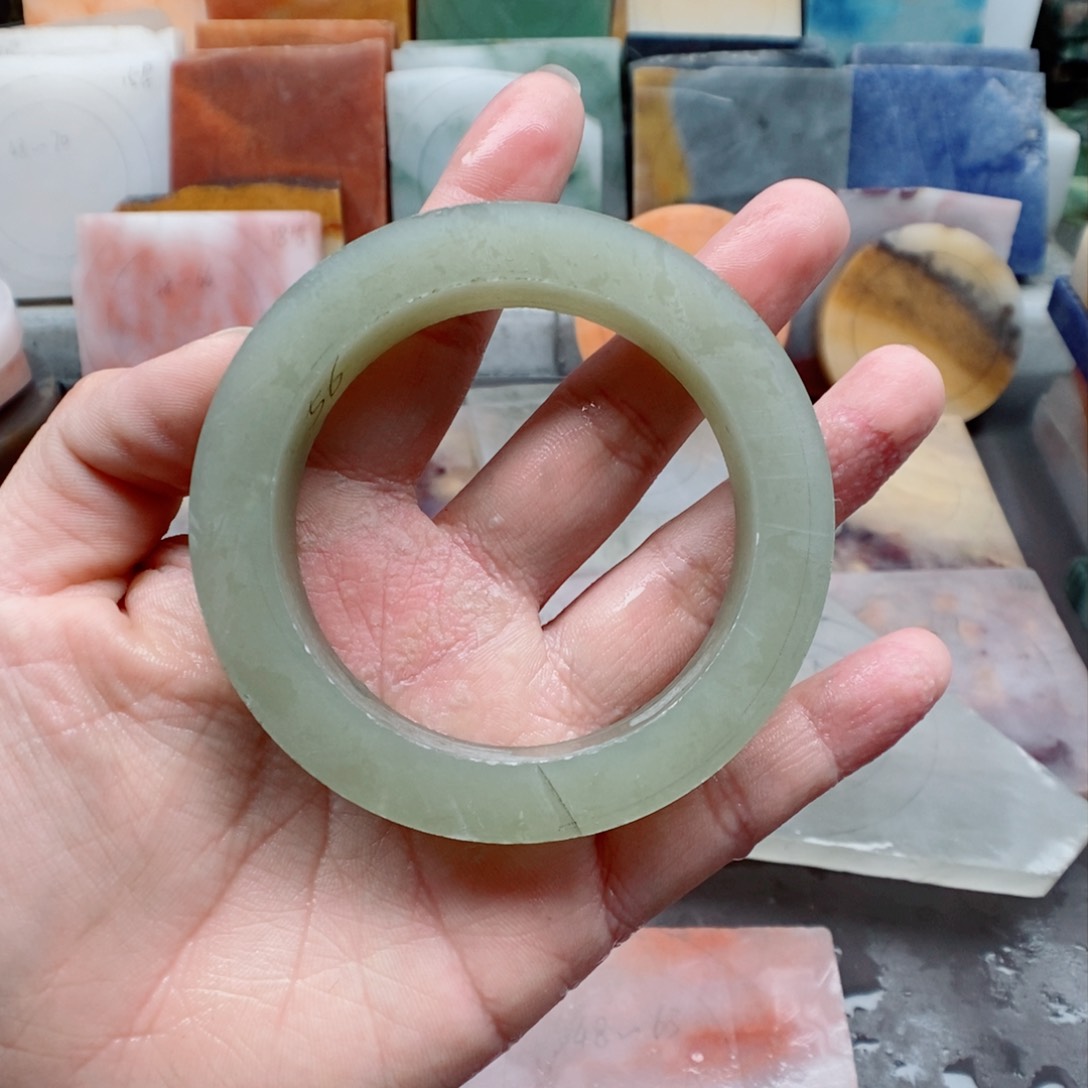 和田玉手镯未镶嵌皓**空手镯定制