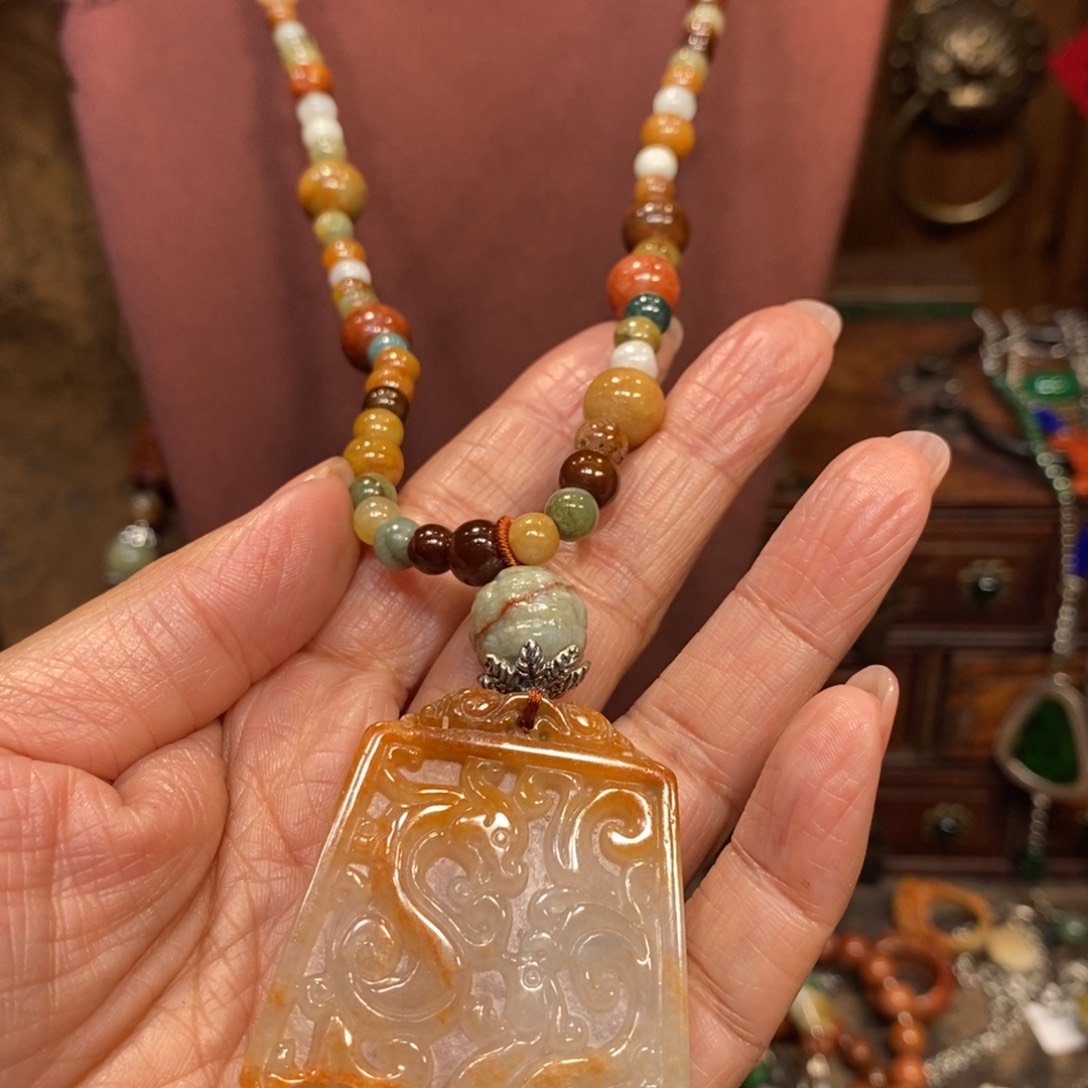 翡翠吊坠(赠链)未镶嵌