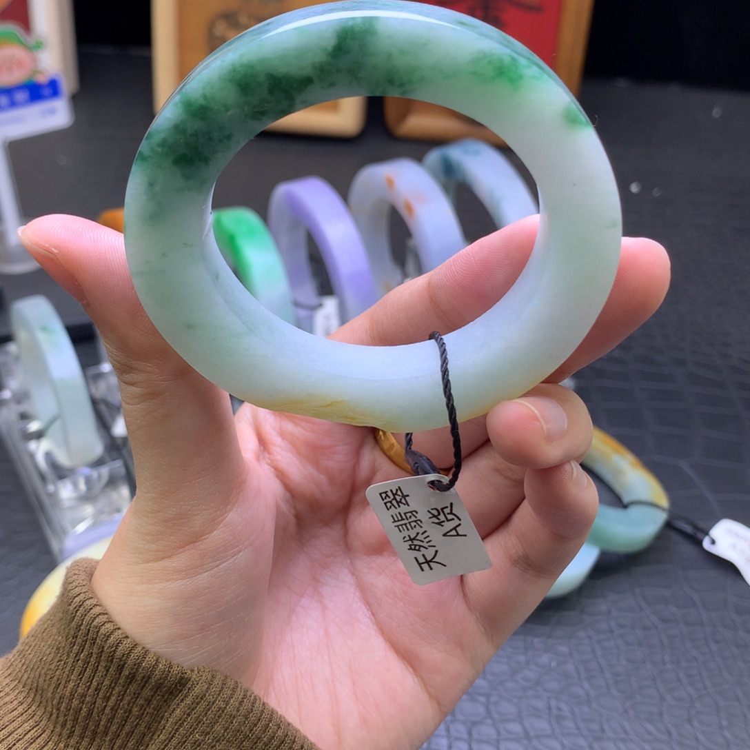 定制翡翠未镶嵌翡翠手镯