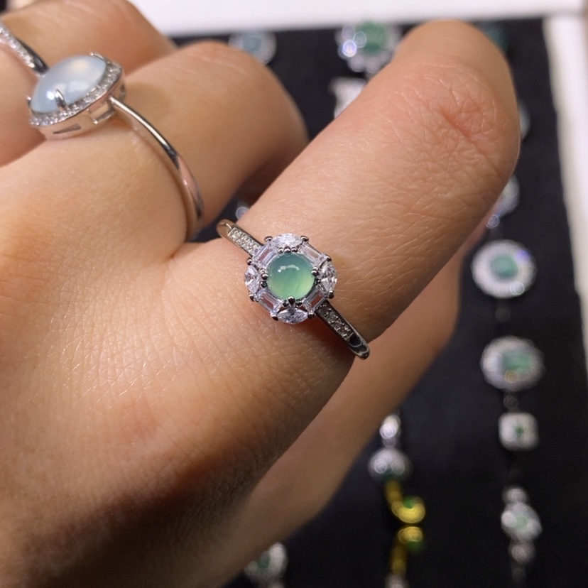 【闪购商品】翡翠颈饰未镶嵌天然