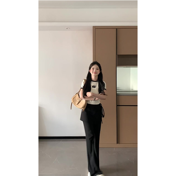 2052设计感小个子修身短款短袖t恤+黑色高腰假两件休闲长裤两件套