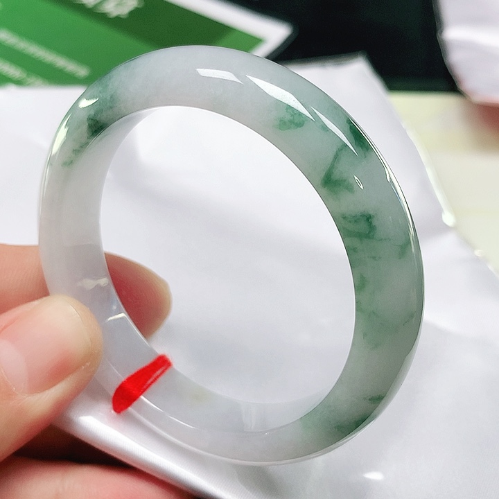 翡翠手镯未镶嵌翡翠手镯未镶嵌