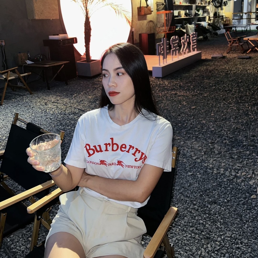 99新 BURBERRY/博柏利 白色刺绣logo短袖 M码 GM001757