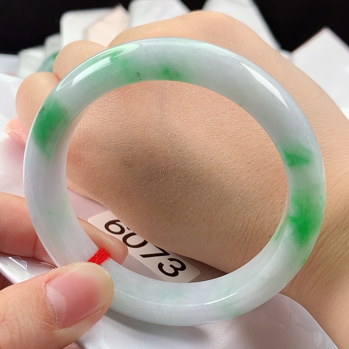 翡翠未镶嵌手镯57有纹