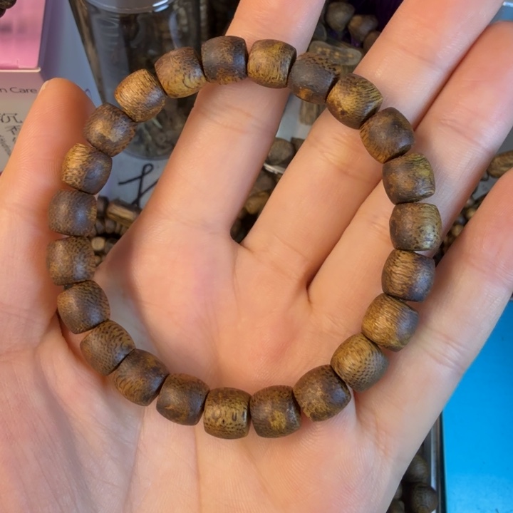 沉香沉香碎屑莺歌绿奇楠99沉08桶珠6.8克