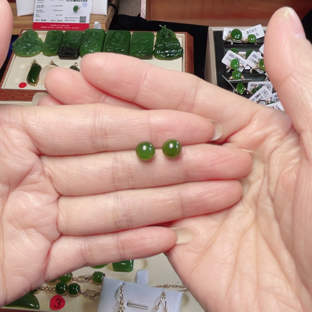 和田玉（碧玉）耳饰18K金镶嵌