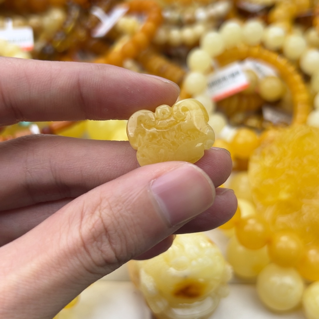 琥珀珠宝奇石未镶嵌